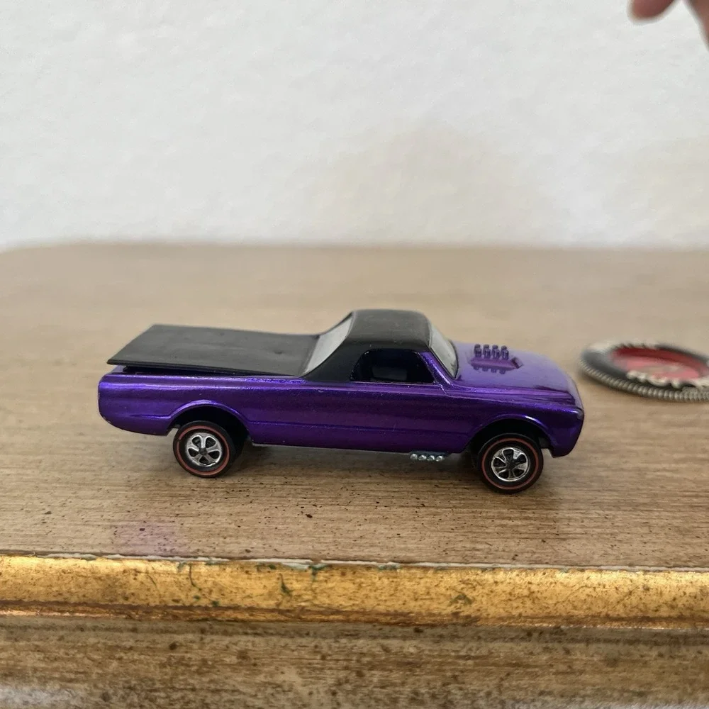 1968 Hot Wheels Redline Custom Fleetside Spectraflame Purple USA + Button